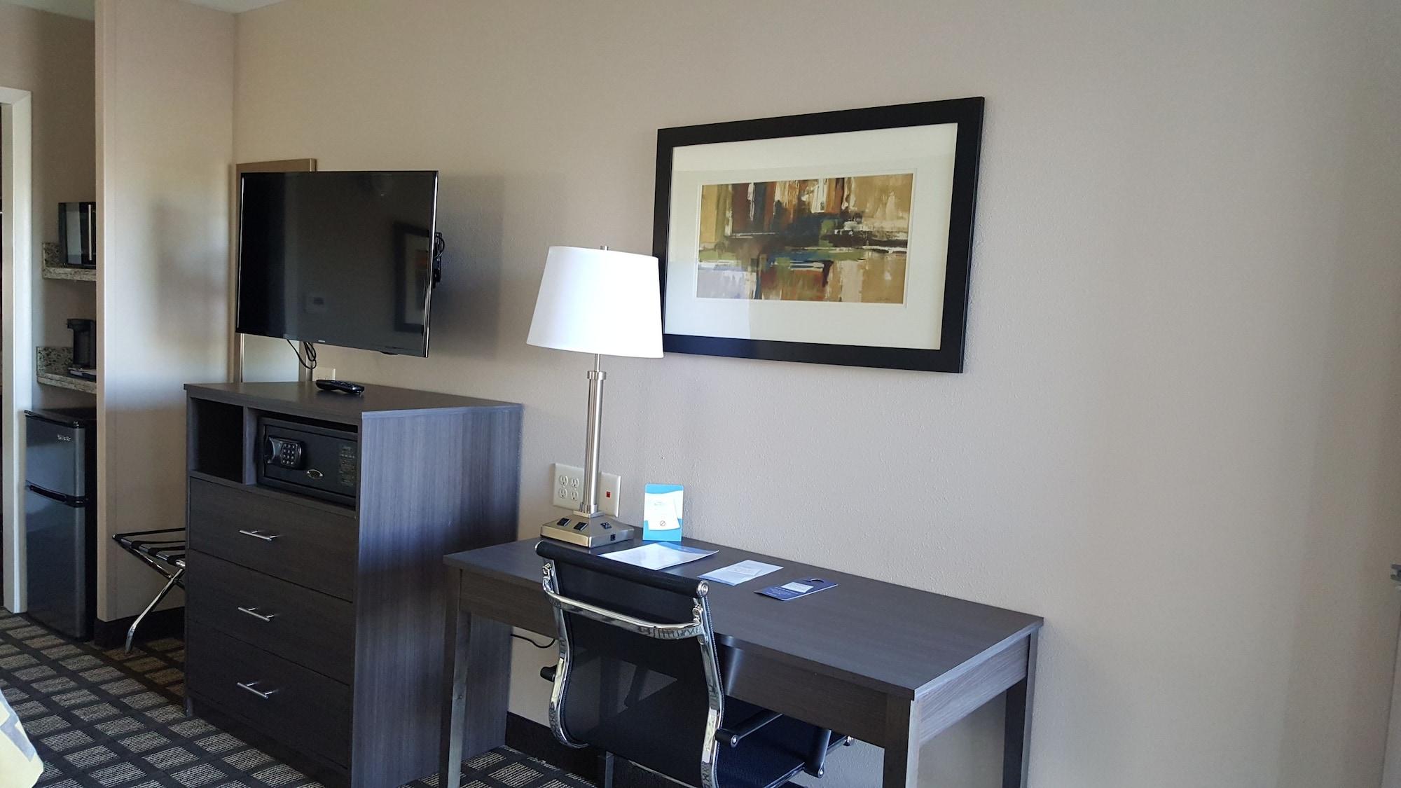 Baymont By Wyndham Clarksville Bagian luar foto