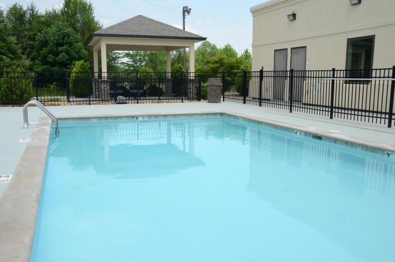 Baymont By Wyndham Clarksville Bagian luar foto