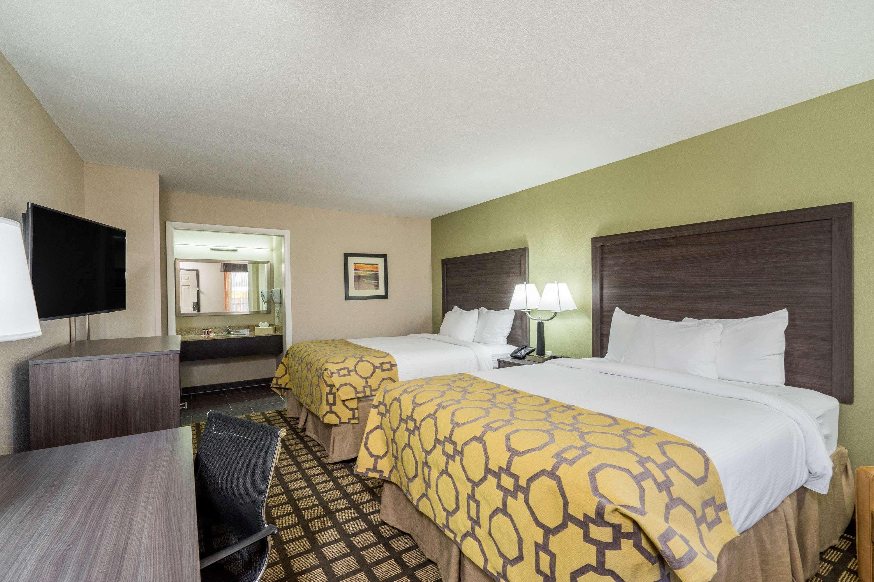 Baymont By Wyndham Clarksville Bagian luar foto