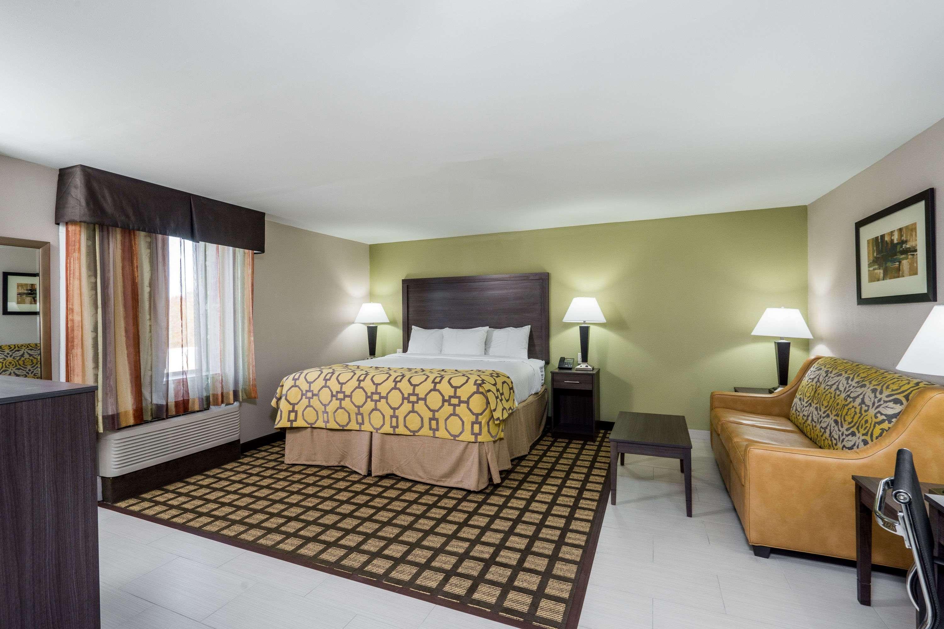 Baymont By Wyndham Clarksville Bagian luar foto